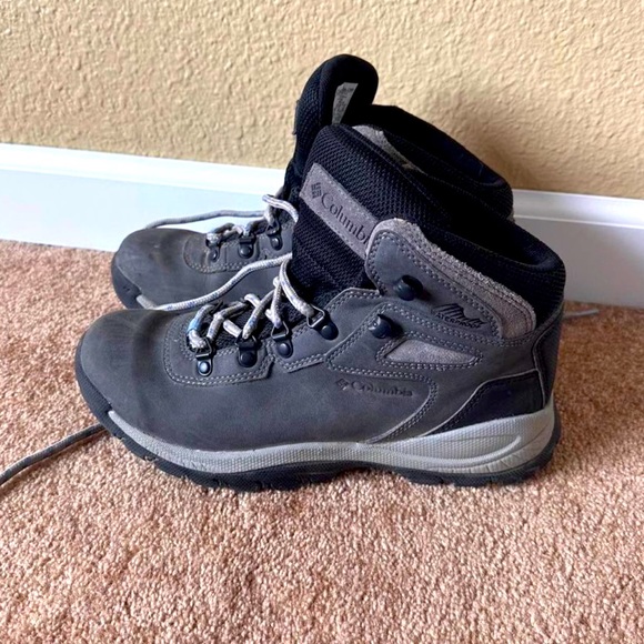 Columbia Shoes Columbia Hiking Boots Size 85 Gray Lightly Used